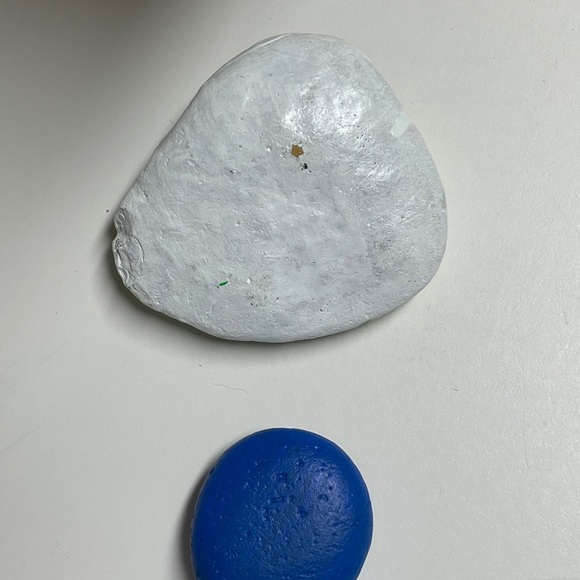 Hand painted set of 2 floral and Easter rocks - Picture 4 of 4